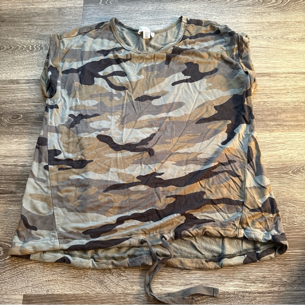 Eliane Rose Camo Pattern Cap Sleeve Crew Scoop Neck Pullover Green Small